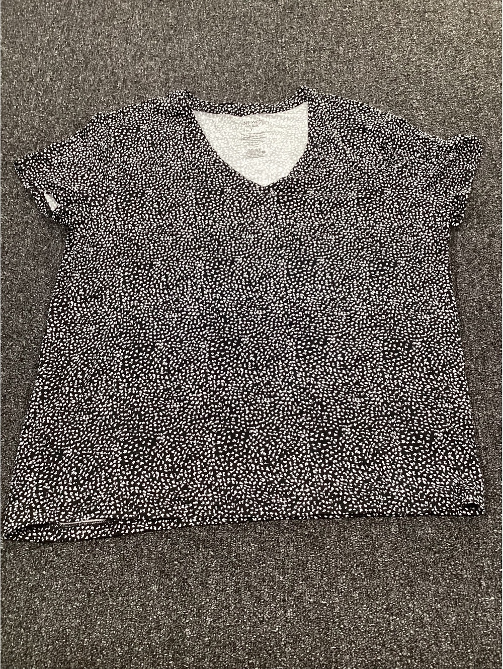 Nine West Soft Spun Black and White V-Neck T-Shirt Size S